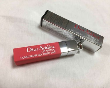 Dior   アディクトリップティント/ナチュラルコーラル


つけて少し経つと密着して発色も良いです
時間が経っても食べたり飲んだりしてもとれません！
とっても可愛くてオススメです❤︎
ぜひ買ってみて