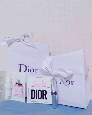 Dior Addictの451を購入しました！
まぁまぁ前に購入したものなのですが、すごく発色も良く塗り心地も良くてよかったです！食事をした後でも色が残っていて色落ちがないです！あとお試しでマスカラや香