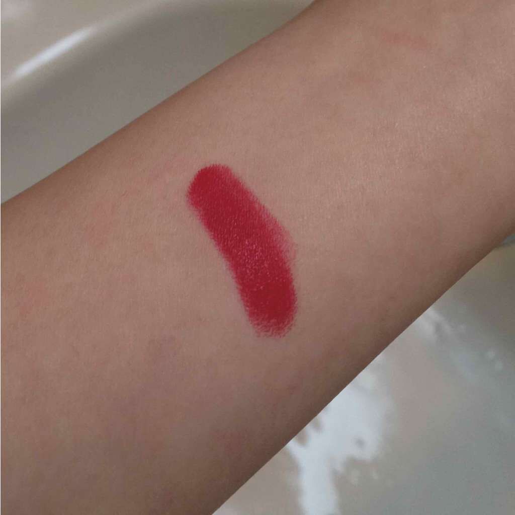 貘汪 on LIPS 「細いから塗りやすく、発色は◎08番の赤です💋マットタイプで馴染..」(3枚目)