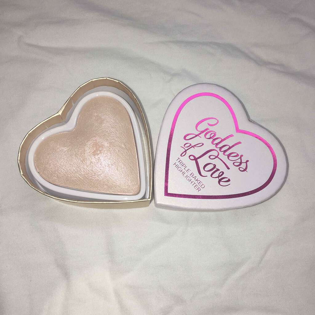 ハートハイライター ゴッデス オブ ラブ/MAKEUP REVOLUTION/パウダーハイライトを使ったクチコミ(1枚目)