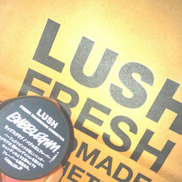  LUSH リップスクラブ✌︎
バブルガムフレーバーを使ってます🍭

good point🙆
・とりあえずテンションが上がる笑💫

しっかり唇に良い影響を与えてるのかは分からないけどお出かけの前の日には