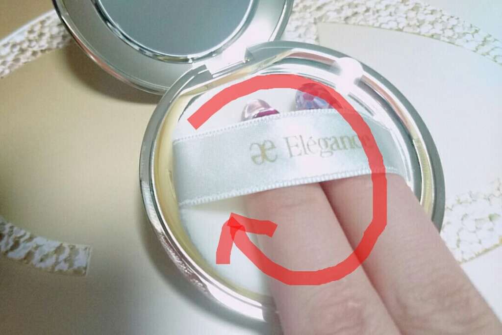 ラ プードル オートニュアンス/Elégance/プレストパウダーを使ったクチコミ(2枚目)