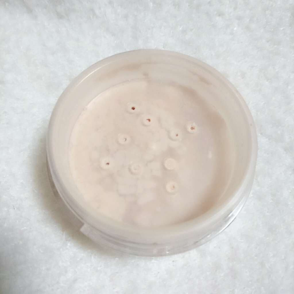 MAYBELLINE NEW YORK スーパー ミネラル ルースパウダー ロングキープのクチコミ「メイベリンのルースパウダーです。

🙆良い点🙆
・色が綺麗
・成分が肌に優しそう

🙅悪い点🙅.....」（2枚目）