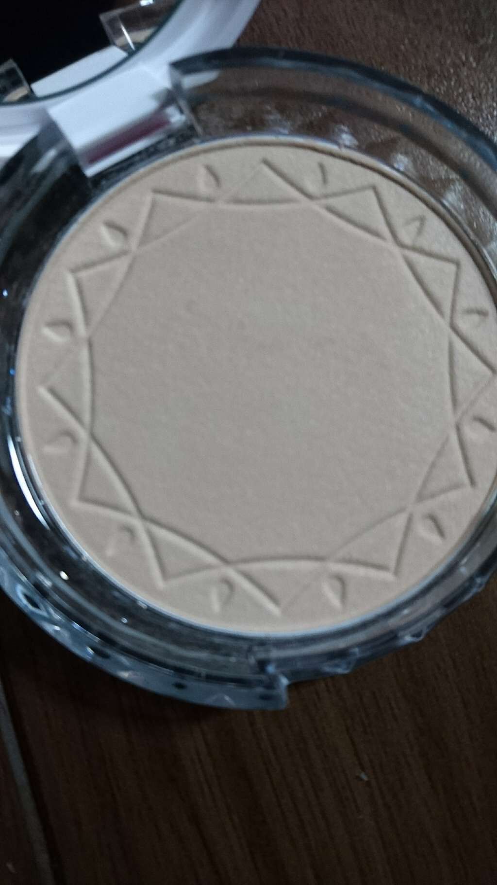 UVクリアフェイスパウダー/CEZANNE/プレストパウダーを使ったクチコミ(3枚目)