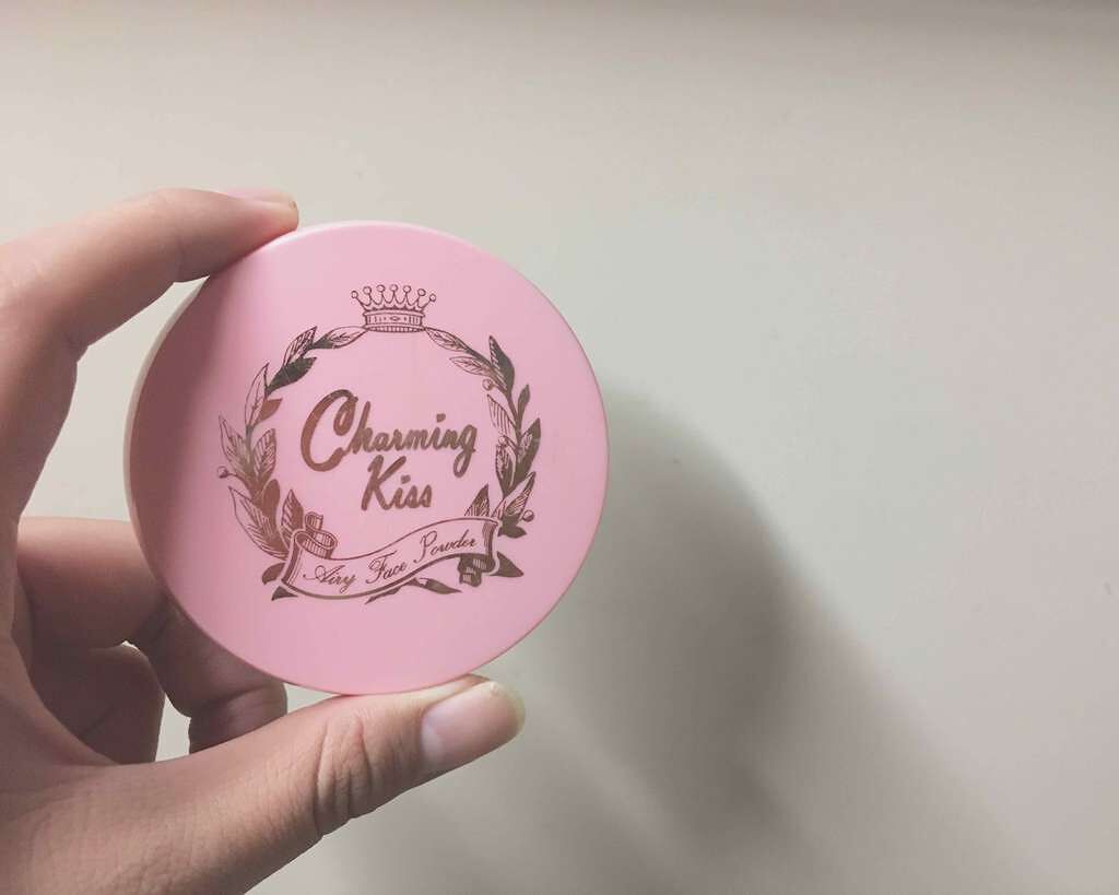 エアリーフェイスパウダー/Charming Kiss(チャーミング キス)/ルースパウダーを使ったクチコミ(1枚目)