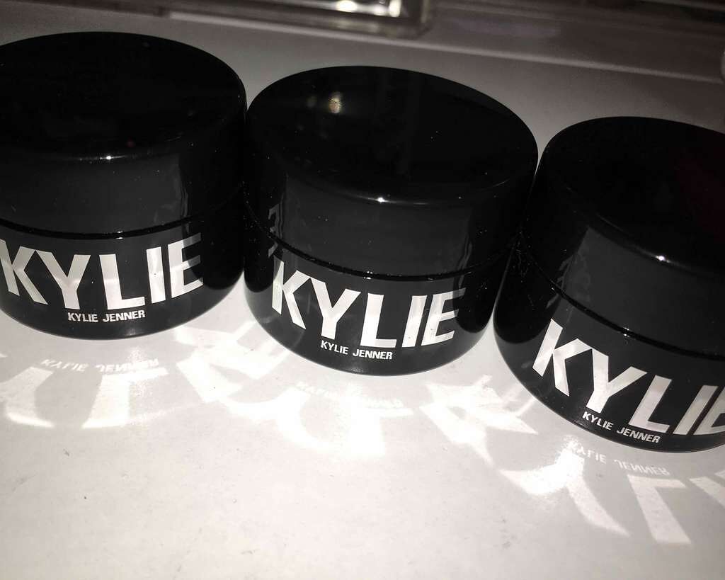 ウルトラグロウ ルースパウダーハイライター/Kylie Cosmetics/パウダーハイライトを使ったクチコミ(1枚目)