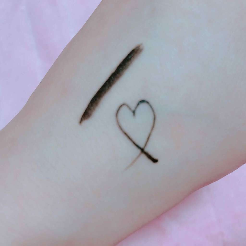 ハイパーシャープ ウィング ライナー/MAYBELLINE NEW YORK/リキッドアイライナーを使ったクチコミ（3枚目）