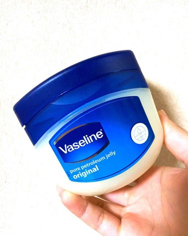 【Vaseline】

肌に優しく、保湿力がいいです！
唇、顔、手、足すべての肌に使えます👌
また、まつげの美容液のような効果もあり、まつげがすごく太くなり、長くなりました！😻