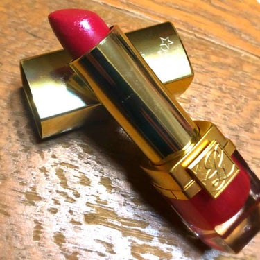 ☞ ESTEE LAUDER ピュアカラー
クリスタルシアーリップスティック 54番

ダブルウェアを購入した時に気になって一緒に購入してしまいました💄赤リップ好きの私にはどストライクな色味でした✌︎さ