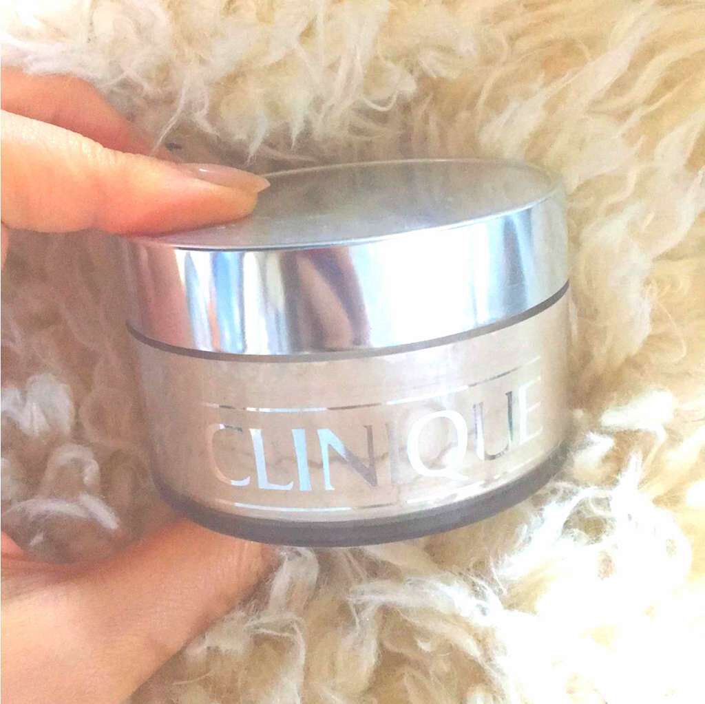 スーパーブレンデッド フェース パウダー/CLINIQUE/ルースパウダーを使ったクチコミ(1枚目)