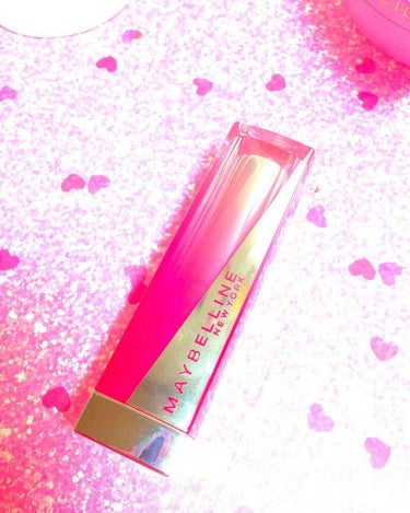 Maybellineのグラデリップです💋✨
とても発色もよく、塗り心地が滑らかで、とっても可愛いです💕 唇も乾燥しないし、とっても🙆✨ 他にもいろんなカラーがあったので、是非試してみてください👍👍  