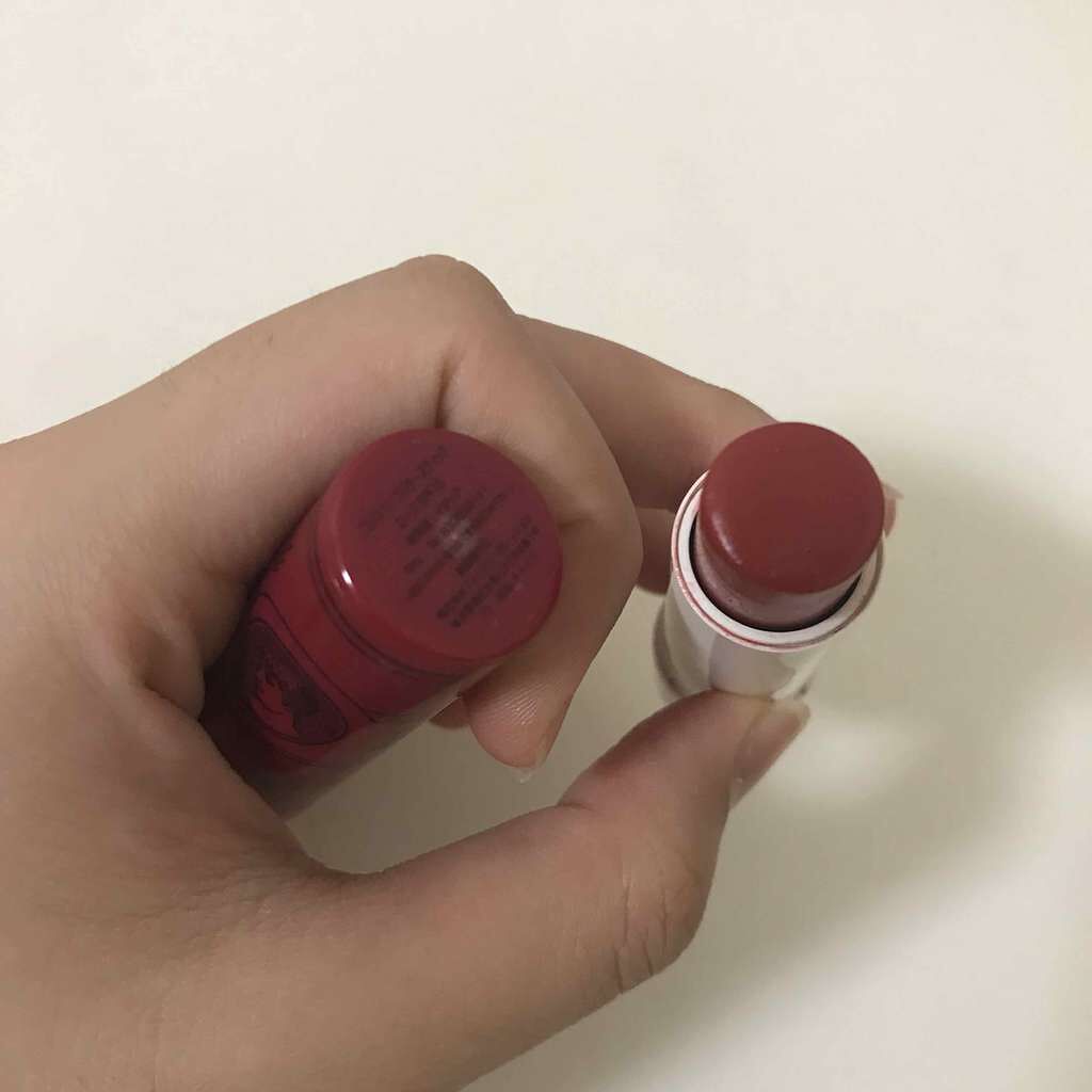 リップバタースティック(SPF15)/KORRES/リップケアを使ったクチコミ(2枚目)