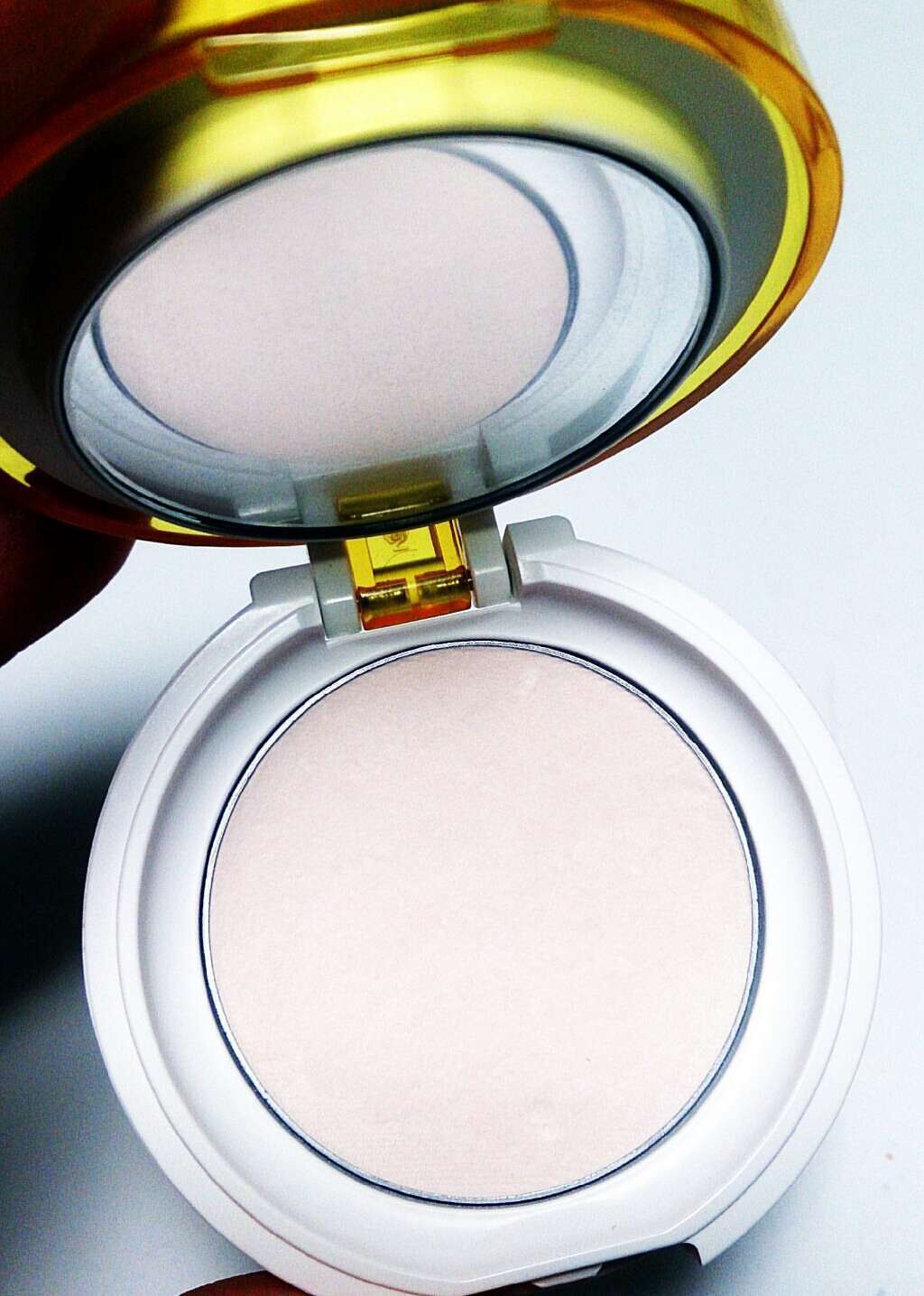 素肌キレイパウダー/カントリー&ストリーム/プレストパウダーを使ったクチコミ(3枚目)