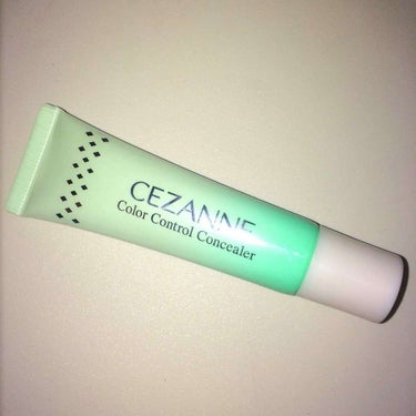 🏠CEZANNE(セザンヌ)
💄赤み補正コンシーラー
🎨ソフトグリーン
セザンヌの赤み補正コンシーラーです！
私は頬の赤みが強いので購入しました！
伸びがあまり良くないのとアルコールっぽい匂いなので星4