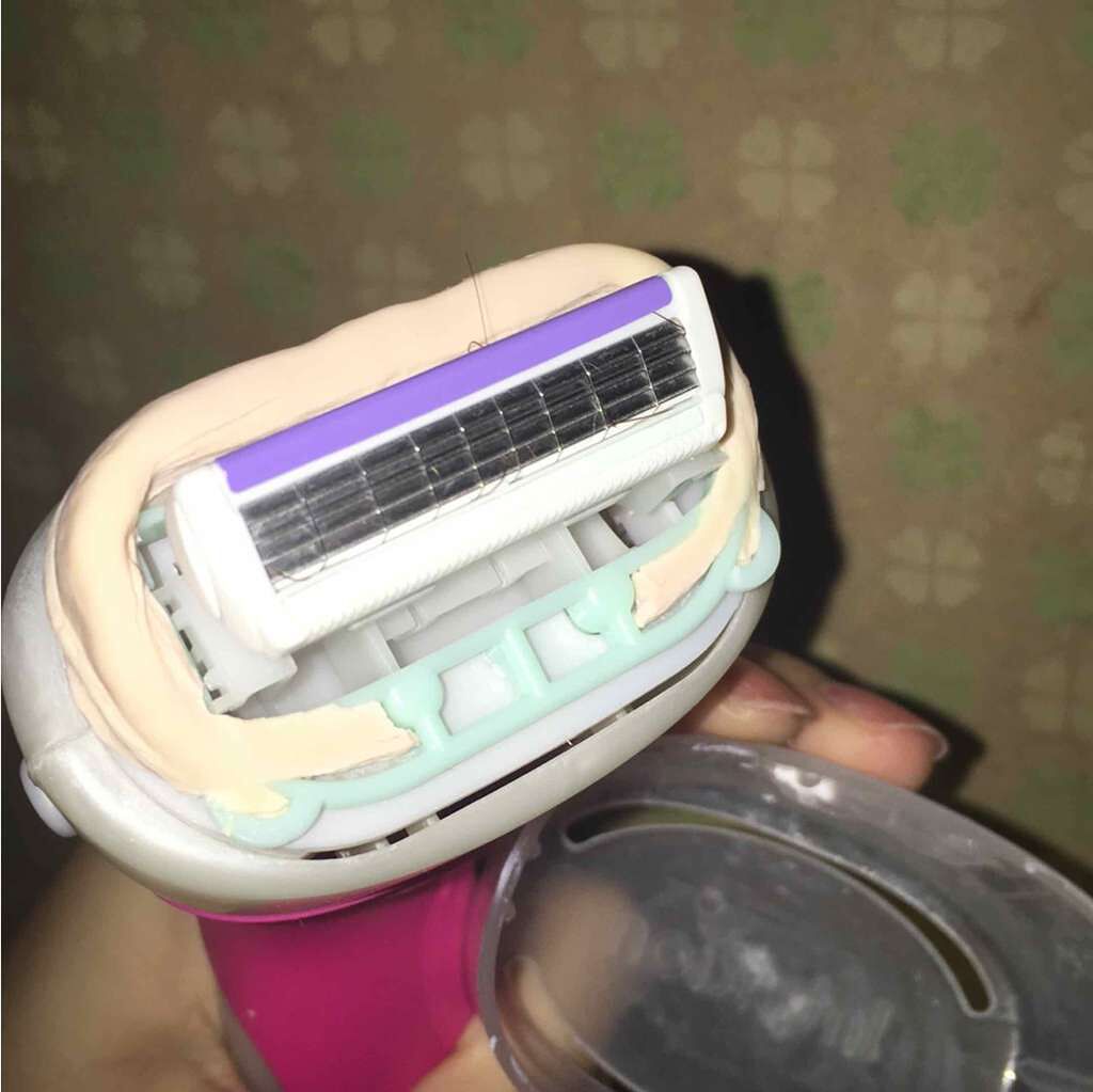 イントゥイション しっとり肌 ホルダー (刃付き+替刃1コ)/イントゥイション/シェーバーを使ったクチコミ(2枚目)