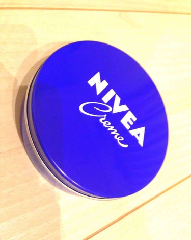＊NIVEAのニベアクリーム＊

もう知らない人はいませんよね😁

寝る前、洗顔→化粧水→ニベアクリームっていう感じに使ってます✨

そろそろ乾燥の時期なのでハンドクリームも欲しいかなと🤔

この前まで