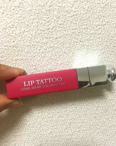 Dior addict lip tattoo （ディオール アディクトリップタトゥ）761✨

手の甲に塗ってみるとかなり発色が良く、3枚目のメイク落としシートで一回拭いても色はちゃんと残っています👌🏻