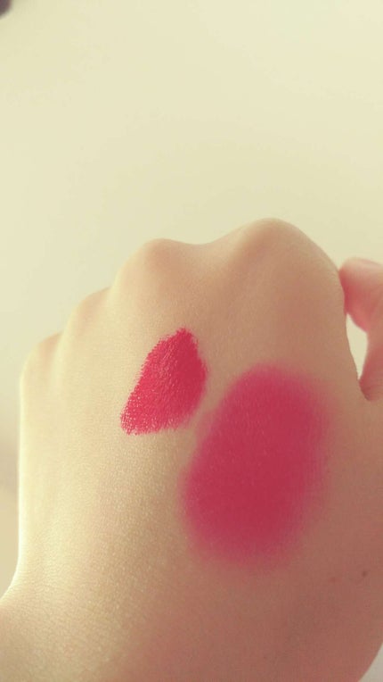 EGLIPS ライブリー リキッドリップカラーのクチコミ「05 チェリーレッドというカラーを使用しています。
マットリップは前に海外製品を使用し、乾燥.....」(3枚目)