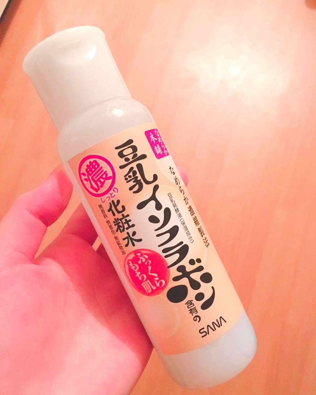 なめらか本舗 
豆乳イソフラボン含有の濃しっとり化粧水❣️

わたしはこの豆乳イソフラボンの洗顔を使っているので、ライン使いしてみようと思い、こちらを購入しました！

使い心地としては、化粧水特有のベタベタ感は強くなく、しっとりはしますがぬ