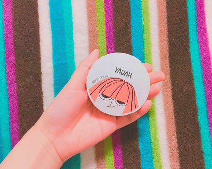 YADAH エア パウダーパクトのクチコミ「YADAH(ヤダー)
ファンデーション、19番ライトベージュ
完全にパケ買いしたやつです.....」(2枚目)