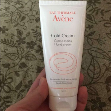Avene 薬用ハンドクリーム 敏感肌用

1年前から愛用してます！
アトピー性皮膚炎で手荒れが酷く、今までどのハンドクリームも効果がでなかったのですが、これを使い始めてからは手荒れが前程悪化せず寧ろ手