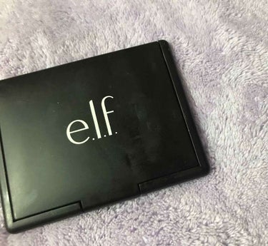 
“elf チーク&ブロンザーセット”

①.②のコーラルピンクのチークのセットは
マットでラメも入っていません。
使いやすいと思います。
ブロンザーもブラシでのせると濃くなりすぎずいい感じです。
でも