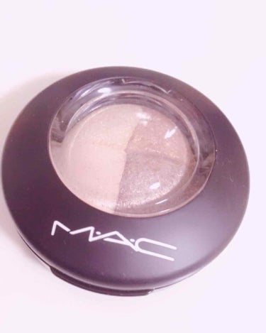 MACのアイシャドウ💕

友達からのプレゼント🎁で
頂きました♥

MACとかシャネルは粉飛びが
すごい印象だけど、これもやっぱり
粉飛びはあります🤔🤔

でもラメ感が可愛くて、目元をキラキラ
させたい