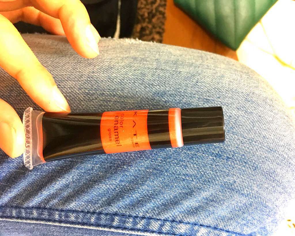 カラーエナメルグロス/KATE/リップグロスを使ったクチコミ（1枚目）