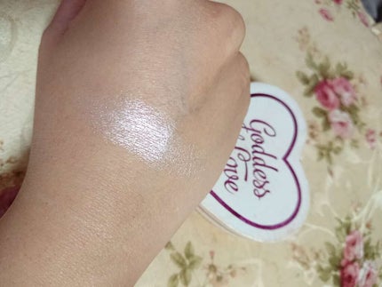 ハートハイライター ゴッデス オブ ラブ/MAKEUP REVOLUTION/パウダーハイライトを使ったクチコミ(2枚目)