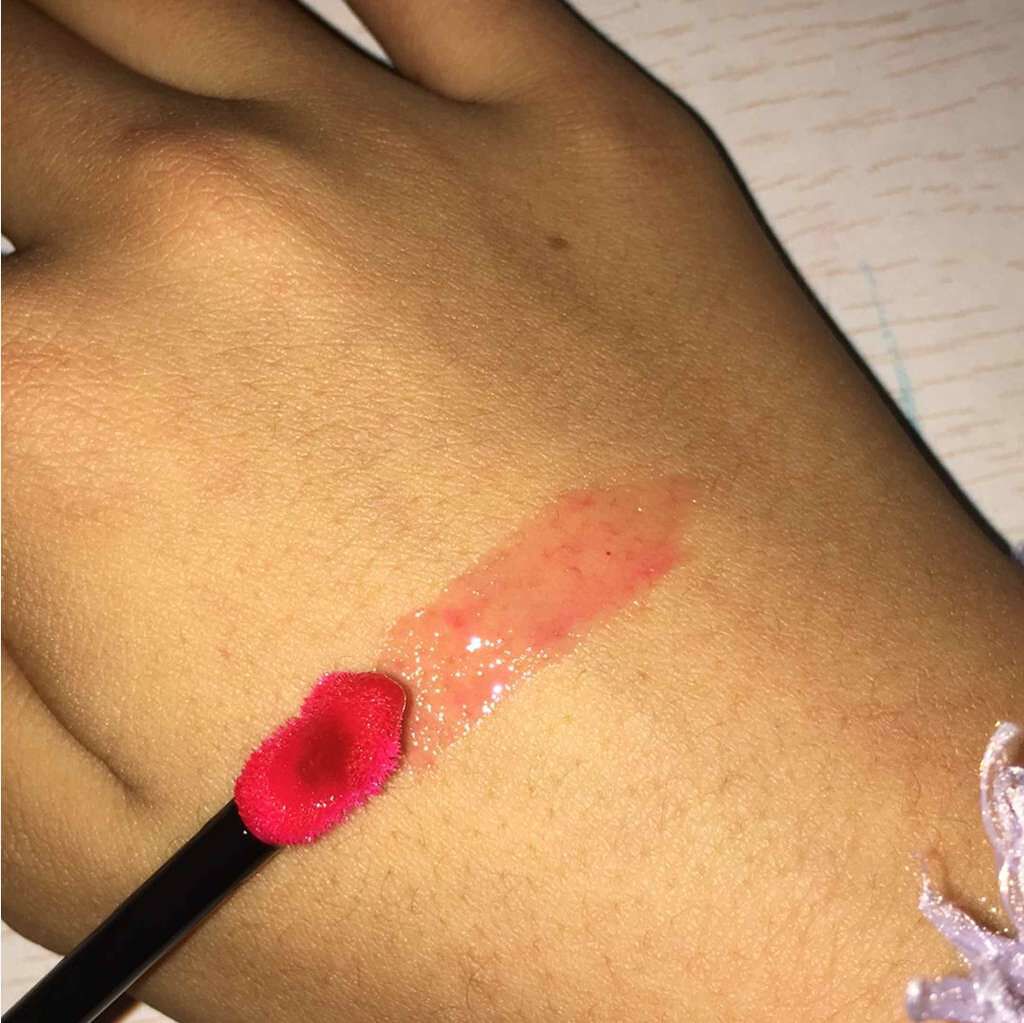 ユイルカレス/ロレアル パリ/リップグロスを使ったクチコミ(2枚目)