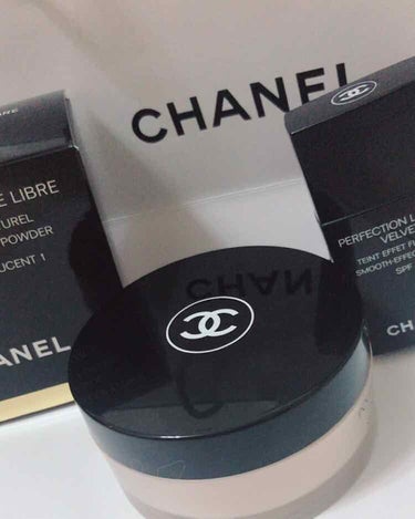 CHANEL
プードゥルユニヴェルセルリプール
たくさん入ってるのでコスパです
化粧崩れしにくいですが
少し乾燥するかも
