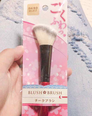 春姫のチークブラシです💄

すごく気になってみたので買いました！
このブラシはめっちゃ良くて！✌️😆
チクチクしないし、毛も抜けません👍
ブラックもありましたが、私わ赤にしました！❤️赤の方がちょっとカ