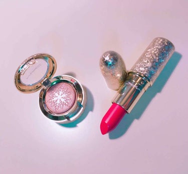 M・A・C エクストラ ディメンション アイシャドウ 【ホリデーコレクション 2017】のクチコミ「💄💋
昨日はmacのクリスマスコフレ限定発売日だったので朝から並んで買ってきました。
パッケー.....」（1枚目）