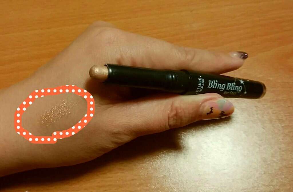 キラキラ アイシャドウ/ETUDE/スティックアイシャドウを使ったクチコミ(3枚目)