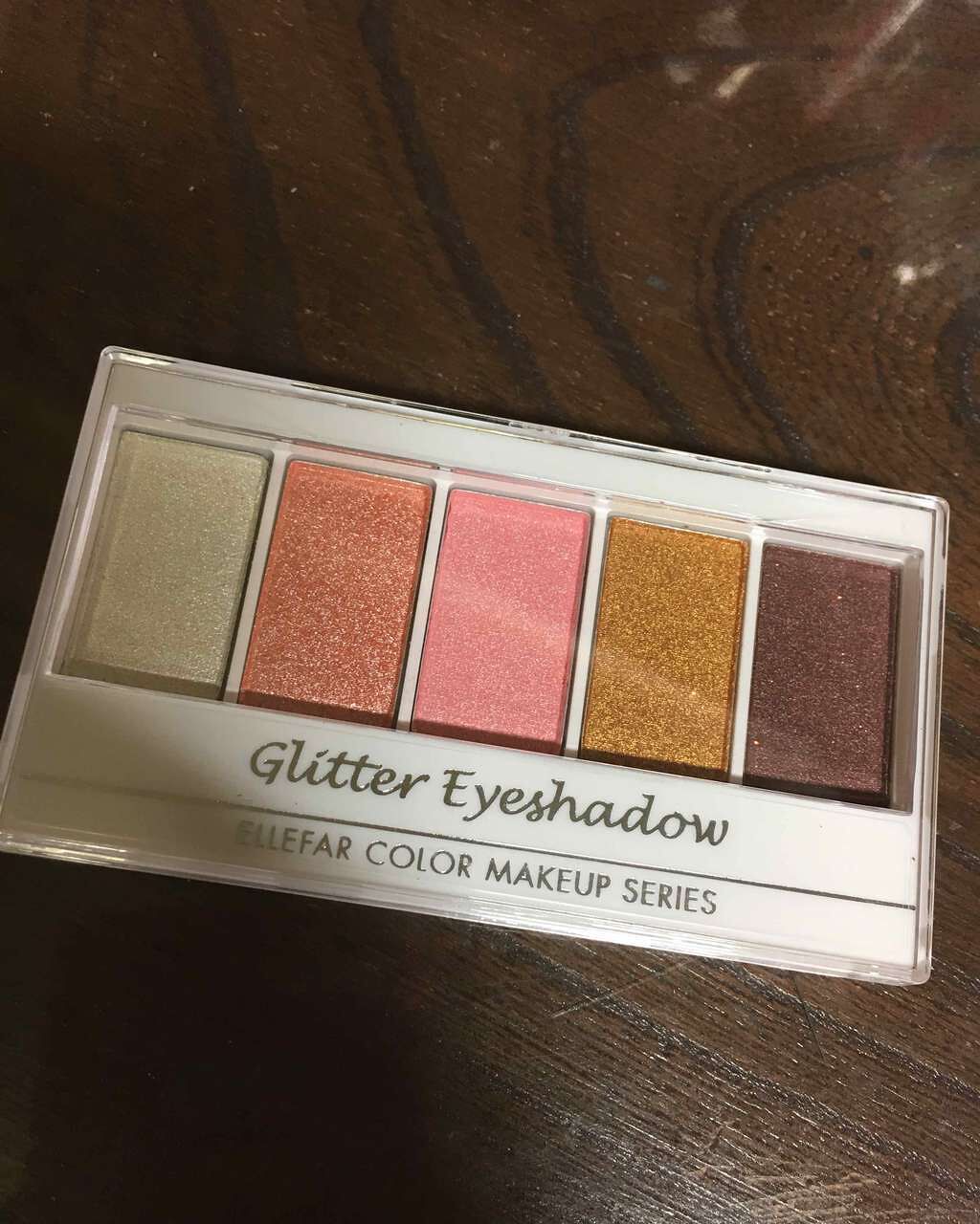 エルファーグリッターアイシャドウ/DAISO/アイシャドウパレットを使ったクチコミ(2枚目)