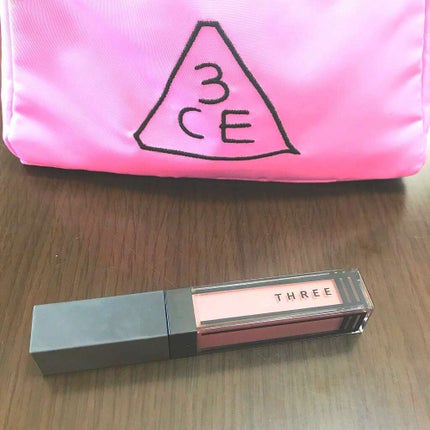 ウイスパーグロスフォーアイ/THREE/リキッドアイシャドウを使ったクチコミ(1枚目)