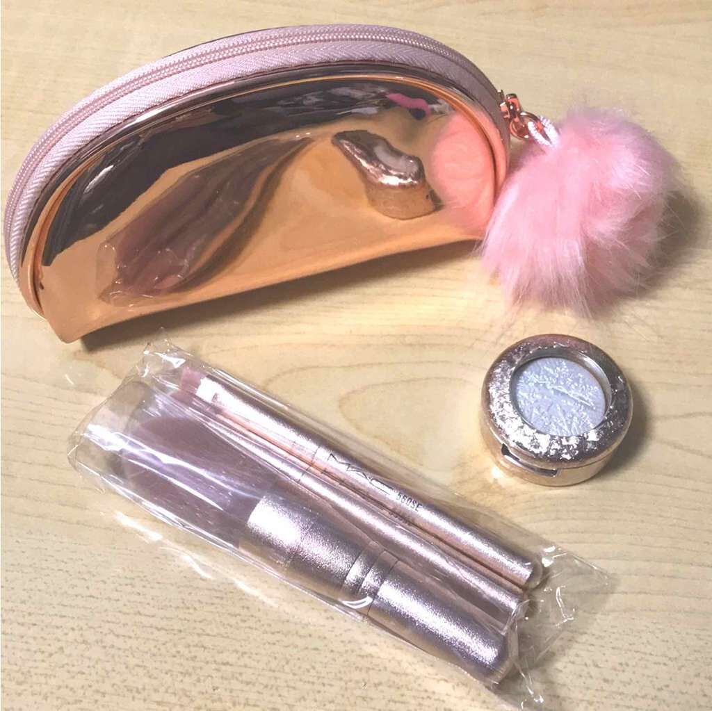 スノーボール ブラシキット ミニ 【ホリデーコレクション 2017】/M・A・C/メイクブラシを使ったクチコミ(1枚目)