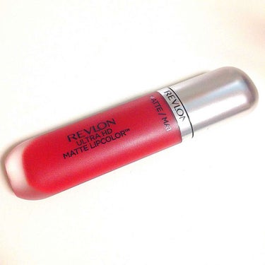 お気に入りのリップ紹介🐥


REVLONのULTRA HD MATTE LIPCOLORです！

チップで塗るタイプなのですが、塗ってみるとマットになる不思議なリップ！
色は見たまま発色でしっかり色が