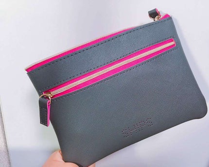 あい on LIPS 「《with特別付録SHIPSレザー調ダフマルジップポーチ》wi..」(1枚目)