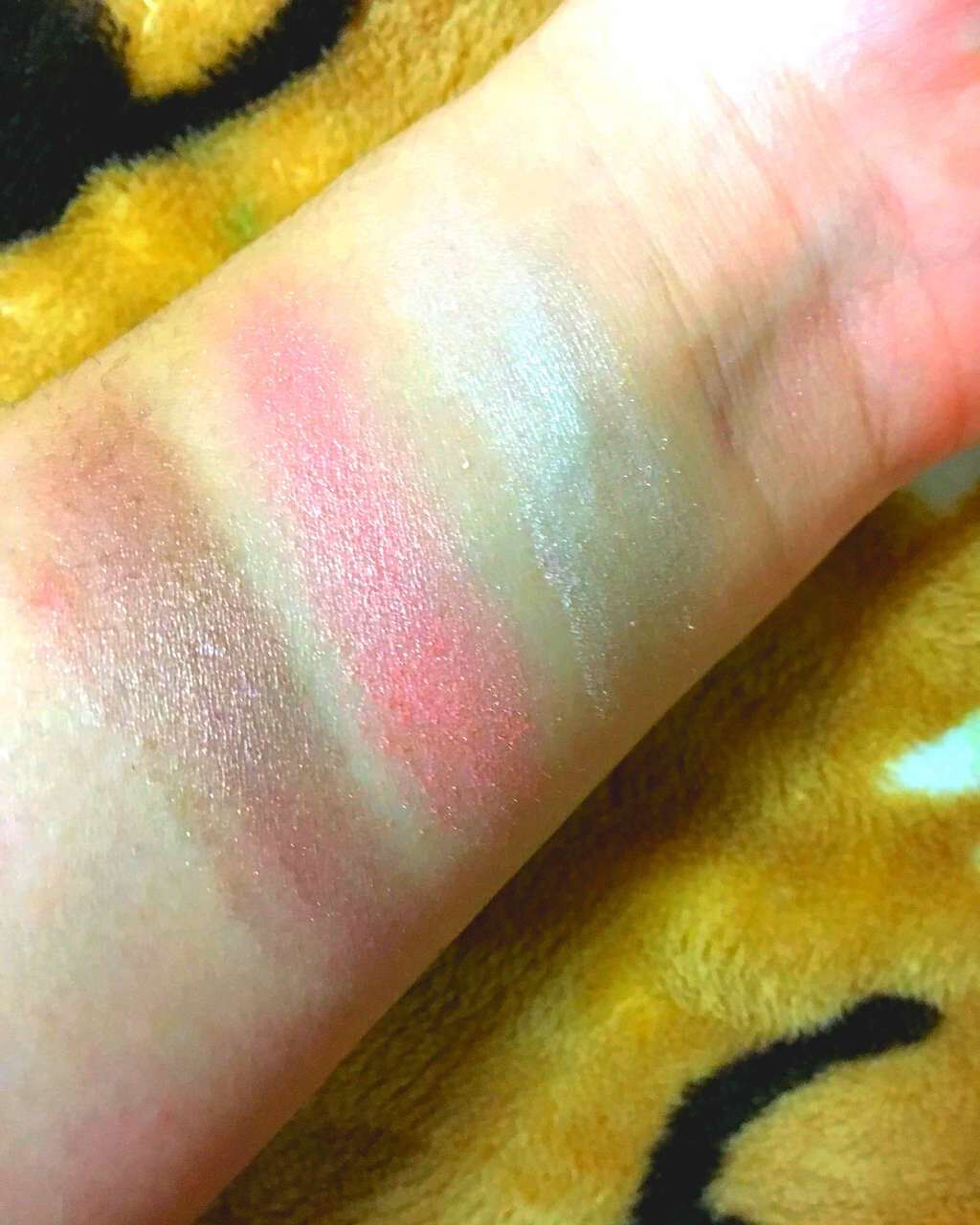 フォルミングエッジアイズ/KATE/アイシャドウパレットを使ったクチコミ(3枚目)