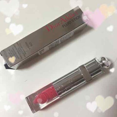 私にとっては最悪のリップ💄

見た目の可愛いさに一目惚れして買ったんですが 付けた時から 違和感が😓

すると だんだん 唇が乾燥してきて
数時間後には 唇の周りが変色😱

1日付けただけで カサカサに