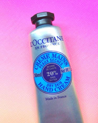 L'OCCITANE シア ハンドクリームのクチコミ「これはいい匂いだしカサカサ肌にならなくていい！L'OCCITANEのだからけっこういいのかな？.....」（1枚目）