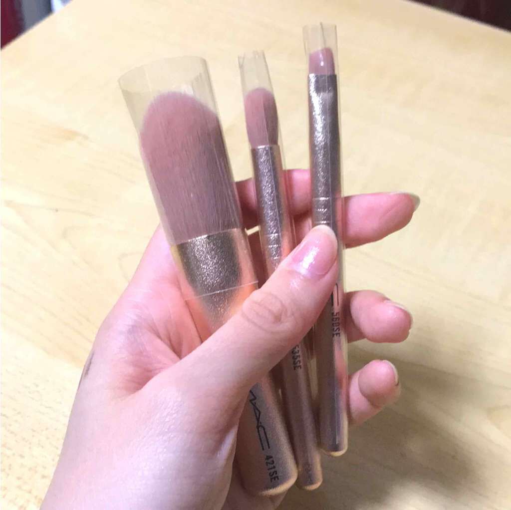 スノーボール ブラシキット ミニ 【ホリデーコレクション 2017】/M・A・C/メイクブラシを使ったクチコミ(4枚目)