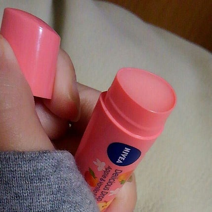 フレーバーリップ デリシャスドロップ アップルの香り〜バニラの香りのアクセント/ニベア/リップクリームを使ったクチコミ(2枚目)