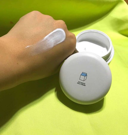 WHITE MILK CREAM/3CE/フェイスクリームを使ったクチコミ(2枚目)