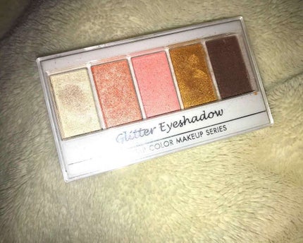 エルファー グリッターアイシャドウ/DAISO/アイシャドウパレットを使ったクチコミ(1枚目)