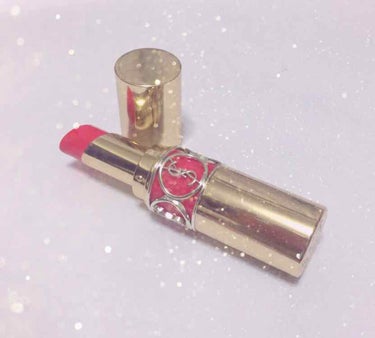 💄 初投稿 ✨
わたしの大好きなリップです😌💓💓

YSLのリップは発色がとってもよくて乾燥もしないし落ちにくいしなによりもこの見た目がかわいい(.› ‹. )

赤リップ( No.12 )の方は大人っ