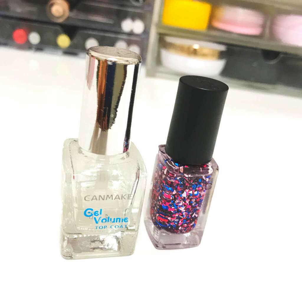 ネイルホリック パーティーフレーク/ネイルホリック/マニキュアを使ったクチコミ(2枚目)