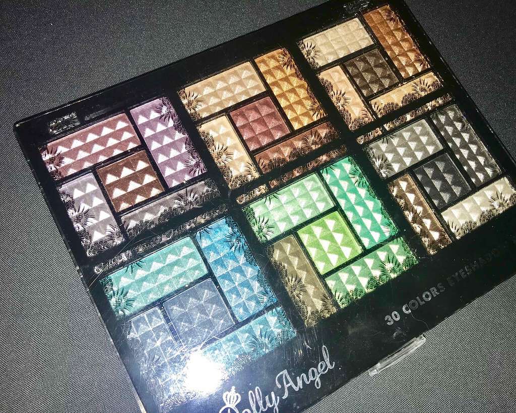 30COLORSEYESHADOWPALETTE/Dolly Angel/アイシャドウパレットを使ったクチコミ(1枚目)