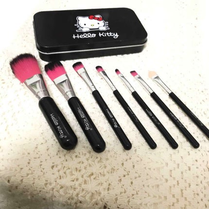 アラフィフっす💋 on LIPS 「🌸HELLOKITTYメイクブラシ7本セット🌸こちらQoo10..」(1枚目)
